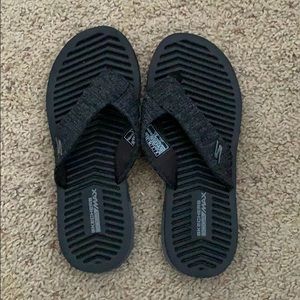 sketchers flip flops go flex